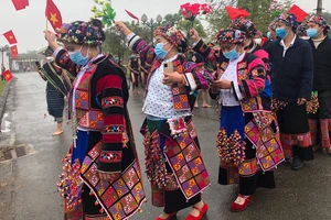 Trang phục phụ nữ Lô Lô. (Ảnh: NGỌC TRÂM)