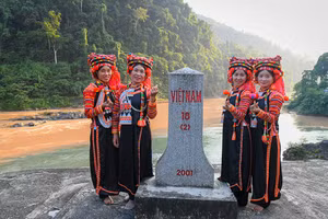 Phụ nữ dân tộc Hà Nhì. (Ảnh: TRẦN THÀNH ĐẠT)