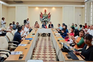 Các đại biểu tham dự Lễ ra mắt bộ môn nghiên cứu về Hồ Chí Minh tại Đại học La Habana. (Ảnh: Đại sứ quán Việt Nam tại Cuba)