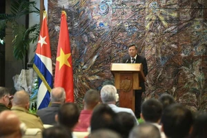 Đại sứ Việt Nam tại Cuba Lê Quang Long phát biểu tại buổi lễ. (Ảnh: Đại sứ quán Việt Nam tại Cuba)