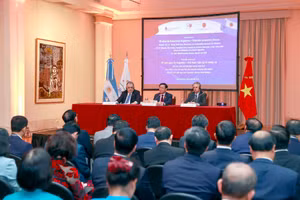 Sự kiện được tổ chức tại Cung San Martín, Bộ Ngoại giao, Ngoại thương và Tôn giáo Argentina - nơi hội tụ những nhà ngoại giao tầm vóc, những nhà kinh tế tài giỏi và những nhà trí thức uyên bác của quốc gia.