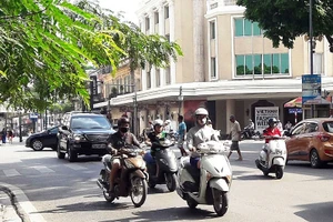 Khu vực Hà Nội nắng nóng, nhiệt độ cao nhất có nơi hơn 36 độ C. (Ảnh minh họa)