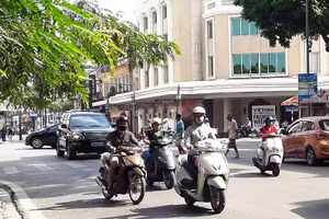 Khu vực Hà Nội nắng nóng, nhiệt độ cao nhất có nơi hơn 36 độ C. (Ảnh minh họa)