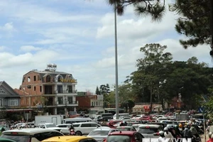 Ngã tư Khe Sanh-Hùng Vương ách tắc sáng 25/1.