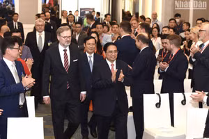 Thủ tướng Phạm Minh Chính và Thủ tướng Cộng hòa Séc Petr Fiala đến dự Diễn đàn.