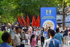 [Ảnh] Các điểm vui chơi tại Hà Nội tấp nập du khách trong ngày Quốc khánh