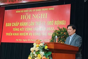 Đồng chí Nguyễn Văn Thể, Ủy viên Trung ương Đảng, Bí thư Đảng ủy Khối phát biểu kết luận hội nghị.