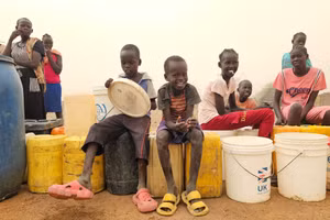 Chi đoàn Thanh niên Đội Công binh Việt Nam cấp nước sạch cho cộng đồng dân cư. (Ảnh: Đội Công binh Việt Nam cung cấp)