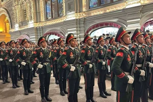 Quân nhân Quân đội Nhân dân Việt Nam tham gia hợp luyện cho lễ duyệt binh trên Quảng trường Đỏ (Liên bang Nga).