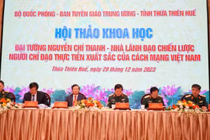 Đoàn Chủ tịch điều hành Hội thảo Đại tướng Nguyễn Chí Thanh - Nhà lãnh đạo chiến lược, người chỉ đạo thực tiễn xuất sắc của cách mạng Việt Nam.