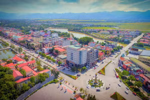 Một góc trung tâm thành phố Điện Biên Phủ hôm nay. (Ảnh: LÊ LAN)