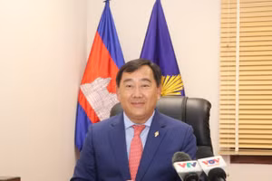 Phó Trưởng Ban thứ nhất Ban Đối ngoại Trung ương Đảng Nhân dân Campuchia, Chủ nhiệm Ủy ban Đối ngoại, Hợp tác quốc tế và Thông tin Quốc hội Campuchia Sous Yara. 