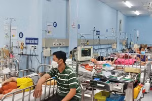 Trẻ điều trị sốt xuất huyết tại Bệnh viện Nhi đồng 1, Thành phố Hồ Chí Minh.