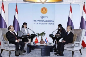 Chủ tịch nước Nguyễn Xuân Phúc gặp Chủ tịch Quốc hội Thái Lan Chuan Leekpai. (Ảnh: Thống Nhất/TTXVN) 