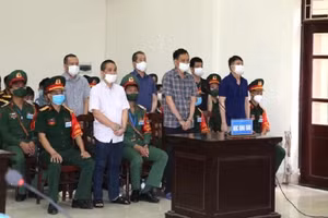 Các bị cáo tại phiên toà.