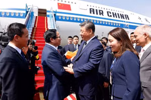 Thủ tướng Phạm Minh Chính chủ trì Lễ tiễn Tổng Bí thư, Chủ tịch nước Trung Quốc Tập Cận Bình tại Sân bay quốc tế Nội Bài. (Ảnh: DOÃN TẤN/TTXVN)