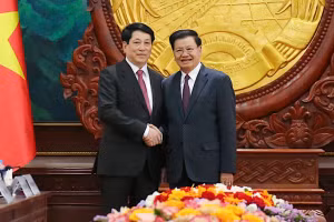 Chủ tịch nước Lương Cường hội đàm với Tổng Bí thư, Chủ tịch nước Lào Thongloun Sisoulith.