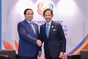 Thủ tướng Chính phủ Phạm Minh Chính gặp Quốc vương Brunei Darussalam Sultan Haji Hassanal Bolkiah. (Ảnh: VGP/Nhật Bắc)