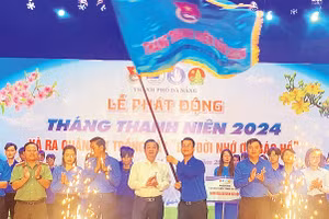 Lễ phát động “Tháng Thanh niên” với chủ đề “Thanh niên xung kích tình nguyện vì cuộc sống cộng đồng”. (Ảnh THANH VY) 