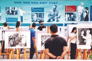 Tại triển lãm, người dân còn có dịp khám phá các tư liệu giá trị về tư tưởng, đạo đức, phong cách Hồ Chí Minh.