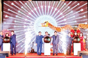 Lãnh đạo thành phố Hà Nội và quận Hai Bà Trưng khai trương Không gian đi bộ phố Trần Nhân Tông và phụ cận. 