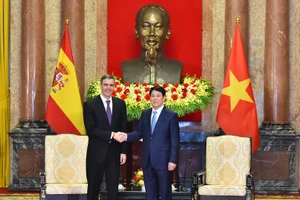Chủ tịch nước Lương Cường và Thủ tướng Tây Ban Nha Pedro Sanchez.