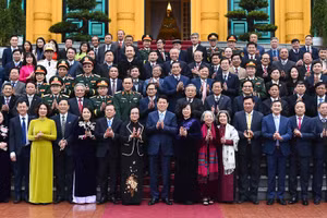 Chủ tịch nước Lương Cường với các đại biểu tại buổi gặp mặt.