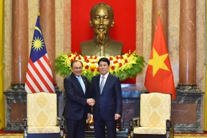 Chủ tịch nước Lương Cường và Thủ tướng Malaysia Anwar Ibrahim.