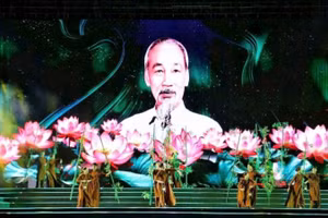 Chương trình nghệ thuật đặc biệt với chủ đề “Hồ Chí Minh - Người là niềm tin tất thắng” cũng là lời chào, khép lại Lễ hội Làng Sen toàn quốc 2025.