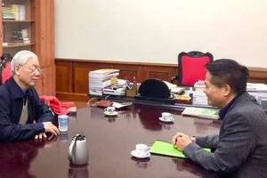 Tổng Bí thư Nguyễn Phú Trọng và PGS.TS Đào Duy Quát (Ảnh do nhân vật cung cấp)