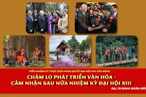 Tổng Bí thư Nguyễn Phú Trọng thăm hỏi, chúc Tết nhân dân Thủ đô Hà Nội đang vui xuân bên Đền Ngọc Sơn. Ảnh: Trí Dũng - TTXVN