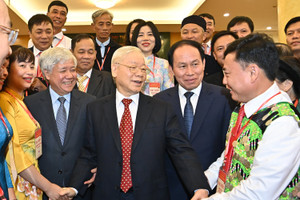 Giương cao ngọn cờ đại đoàn kết toàn dân tộc, phát huy truyền thống yêu nước, vai trò nòng cốt chính trị của Mặt trận Tổ quốc Việt Nam, quyết tâm xây dựng đất nước ta ngày càng giàu mạnh, phồn vinh, văn minh, hạnh phúc