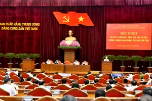 Hội nghị sơ kết một năm hoạt động của Ban Chỉ đạo phòng, chống tham nhũng, tiêu cực cấp tỉnh. Ảnh: ĐĂNG KHOA