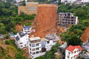 Hiện trường vụ sạt lở đất nghiêm trọng lúc rạng sáng 29/6. 