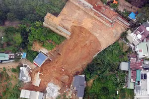 Hiện trường vụ sạt lở tại phường 10, thành phố Đà Lạt vào rạng sáng 29/6.