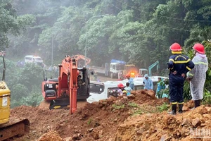 Hiện trường vụ sạt lở nghiêm trọng trên đèo Bảo Lộc ngày 30/7.