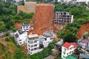 Hiện trường vụ sạt lở nghiêm trọng tại phường 10, thành phố Đà Lạt vào rạng sáng 29/6.