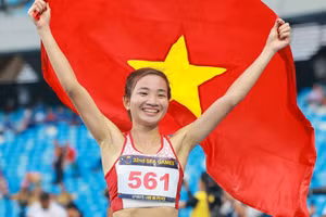 Nụ cười chiến thắng của Nguyễn Thị Oanh tại SEA Games 32. (Ảnh: TTXVN)