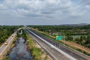 [Video] Sắp khai thác gần 30 km cao tốc Bến Lức–Long Thành, kết nối huyết mạch Đông-Tây Nam Bộ
