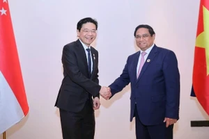 Thủ tướng Chính phủ Phạm Minh Chính và Thủ tướng Singapore Lawrence Wong hội đàm lần đầu tiên trong khuôn khổ cuộc gặp thường niên giữa hai Thủ tướng, nhân dịp dự Hội nghị Cấp cao ASEAN 44, 45, tháng 10/2024. (Ảnh: VGP)