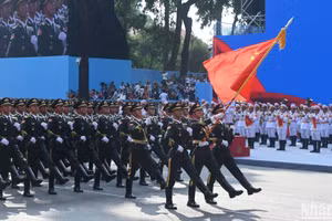 Khối Đoàn Nghi lễ Danh dự Quân Giải phóng nhân dân Trung Quốc tham gia diễu binh, diễu hành.
