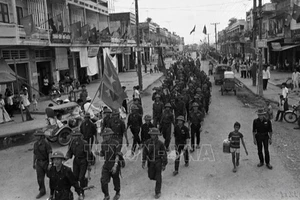 Bộ đội vào giải phóng Cà Mau ngày 1/5/1975. (Ảnh: Hứa Kiểm/TTXVN)