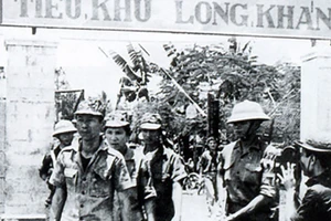 Tiếp quản Tiểu khu Long Khánh. (Ảnh: TTXVN)