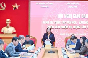 Đồng chí Đinh Thị Mai phát biểu chỉ đạo Hội nghị.