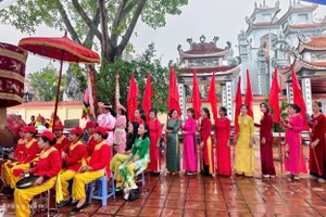 Đại diện đông đảo các tầng lớp nhân dân tham dự lễ hội mùa Xuân tại đình Thái Bình.