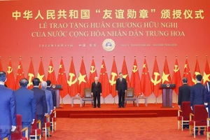 Lễ trao tặng Huân chương Hữu nghị của nước Cộng hòa Nhân dân Trung Hoa tặng Tổng Bí thư Nguyễn Phú Trọng được tổ chức trọng thể tại Đại Lễ đường Nhân dân ở Thủ đô Bắc Kinh. (Ảnh: TTXVN) 