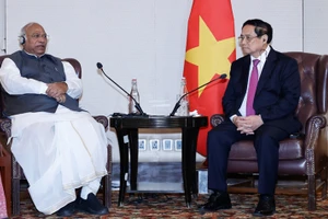 Thủ tướng Chính phủ Phạm Minh Chính tiếp Chủ tịch Đảng Quốc đại Ấn Độ Mallikarjun Kharge. 