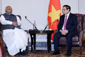 Thủ tướng Chính phủ Phạm Minh Chính tiếp Chủ tịch Đảng Quốc đại Ấn Độ Mallikarjun Kharge. 