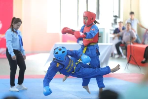 Ngày 3/6, các vận động viên tham gia vòng loại, bán kết, chung kết thi đấu đối kháng.