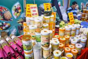 Các sản phẩm OCOP tiêu biểu được trưng bày tại Tuần hàng quảng bá nông sản Hà Nội và các tỉnh, thành phố 2023. (Ảnh: Nhật Quang)